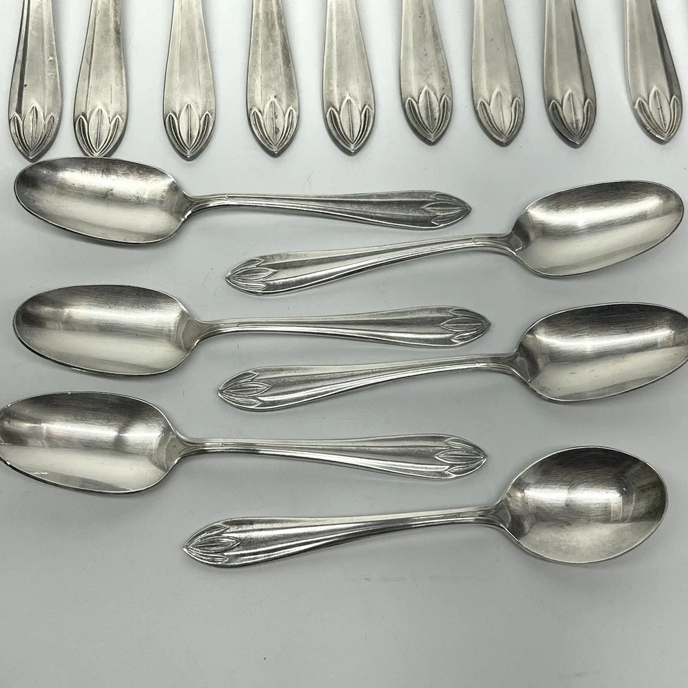 International Silver Lotus Pattern Flatware Set Of 17‎ Piece Silverplate Korea